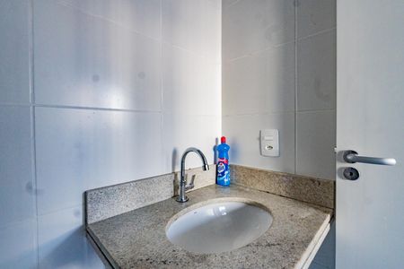 Banheiro de apartamento para alugar com 2 quartos, 48m² em Vila Água Funda, São Paulo