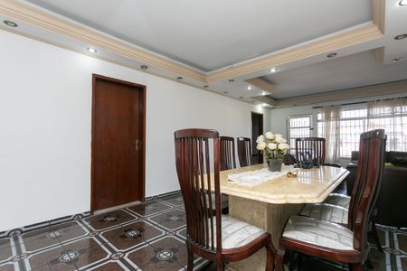 Casa para alugar com 220m², 3 quartos e 2 vagas Casa para alugar com 220m², 3 quartos e 2 vagasSala