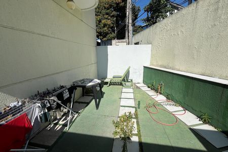 Quintal de casa de condomínio à venda com 3 quartos, 104m² em Jardim Guanabara, Rio de Janeiro