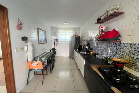 Cozinha de casa de condomínio à venda com 3 quartos, 104m² em Jardim Guanabara, Rio de Janeiro