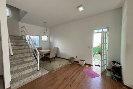 Sala de casa de condomínio à venda com 3 quartos, 104m² em Jardim Guanabara, Rio de Janeiro
