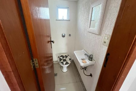 Banheiro 1 de casa de condomínio à venda com 3 quartos, 104m² em Jardim Guanabara, Rio de Janeiro