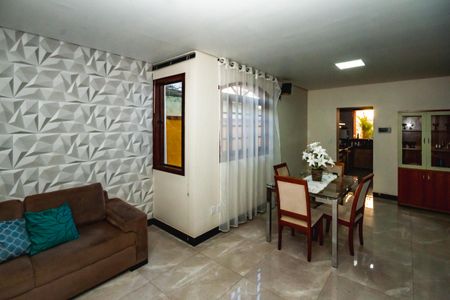 Casa à venda com 360m², 7 quartos e 4 vagasSala