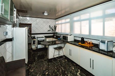 Casa à venda com 360m², 7 quartos e 4 vagasCozinha