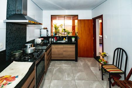 Casa à venda com 360m², 7 quartos e 4 vagasCozinha