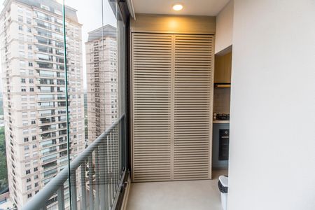 Varanda de apartamento para alugar com 2 quartos, 52m² em Alphaville Empresarial, Barueri