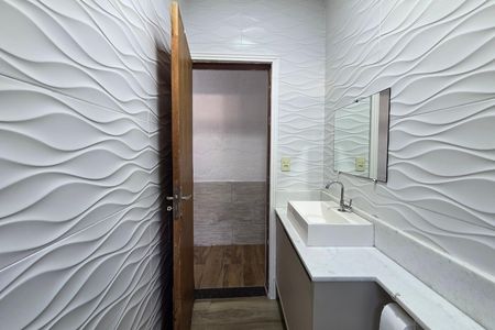 Banheiro de casa para alugar com 2 quartos, 101m² em Princesa, Praia Grande