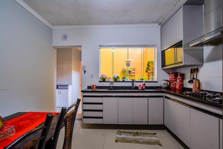 Casa à venda com 225m², 4 quartos e 3 vagas Casa à venda com 225m², 4 quartos e 3 vagasCozinha e Área de Serviço