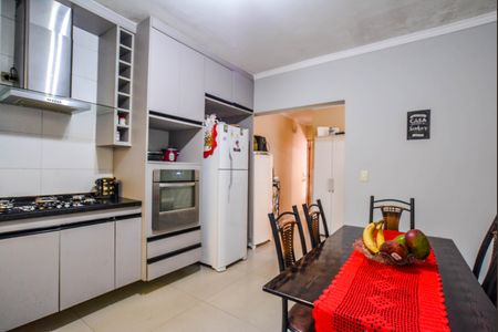 Casa à venda com 225m², 4 quartos e 3 vagas Casa à venda com 225m², 4 quartos e 3 vagasCozinha e Área de Serviço