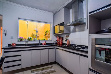 Casa à venda com 225m², 4 quartos e 3 vagas Casa à venda com 225m², 4 quartos e 3 vagasCozinha e Área de Serviço