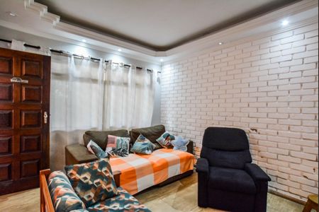 Casa à venda com 4 quartos, 225m² em Vila Cecilia Maria, Santo André
