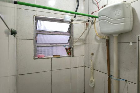 Banheiro  de casa de condomínio para alugar com 0 quarto, 30m² em Vila Tupi, Praia Grande