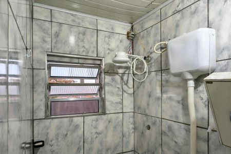 Banheiro  de casa de condomínio para alugar com 0 quarto, 32m² em Vila Tupi, Praia Grande