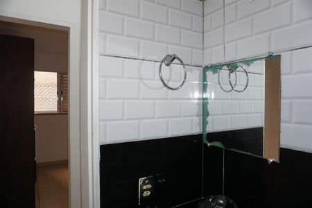 Banheiro de apartamento para alugar com 2 quartos, 44m² em Chácaras Caxingui, Embu das Artes