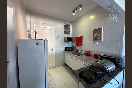 Cozinha de apartamento para alugar com 1 quarto, 25m² em Itararé, São Vicente