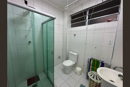 Banheiro de apartamento para alugar com 1 quarto, 25m² em Itararé, São Vicente