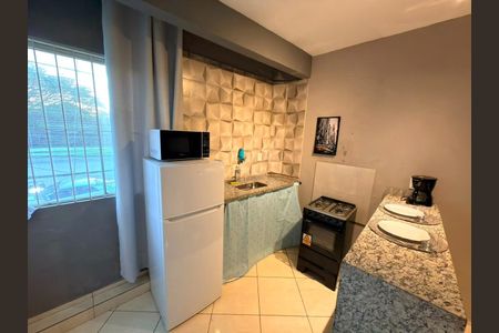 Cozinha de kitnet/studio para alugar com 1 quarto, 29m² em Parque Jardim Carioca, Campos dos Goytacazes
