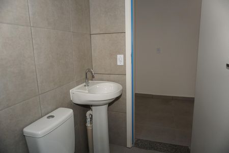 Banheiro de apartamento para alugar com 2 quartos, 48m² em Jardim Sao Luiz, Embu das Artes