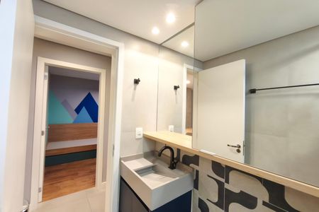 Banheiro de apartamento para alugar com 2 quartos, 44m² em Vila São Bernardo, Campinas