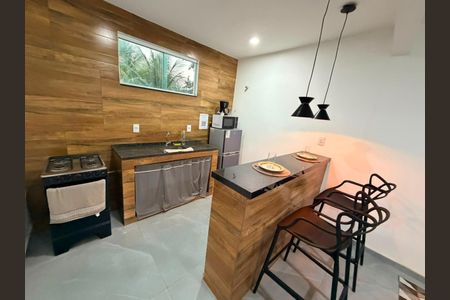 Cozinha de kitnet/studio para alugar com 1 quarto, 29m² em Parque Jardim Carioca, Campos dos Goytacazes