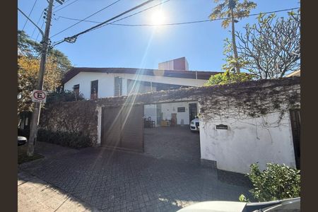 Fachada de casa à venda com 5 quartos, 697m² em Butantã, São Paulo