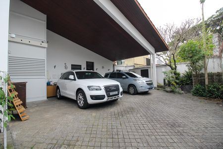 Garagem de casa à venda com 5 quartos, 697m² em Butantã, São Paulo