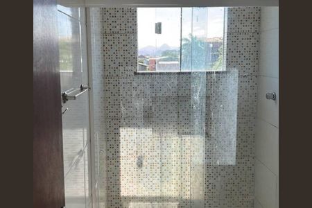 Banheiro de apartamento para alugar com 2 quartos, 55m² em Terra Firme, Rio das Ostras