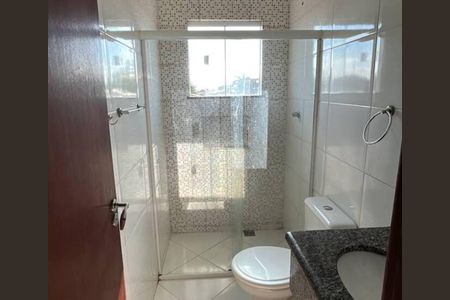 Banheiro de apartamento para alugar com 2 quartos, 55m² em Terra Firme, Rio das Ostras