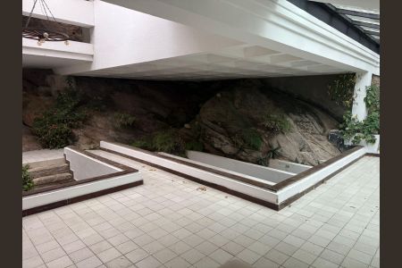 Casa para alugar com 1000m², 5 quartos e 2 vagas Casa para alugar com 1000m², 5 quartos e 2 vagasÁrea externa