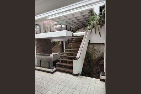Casa para alugar com 1000m², 5 quartos e 2 vagas Casa para alugar com 1000m², 5 quartos e 2 vagasÁrea externa