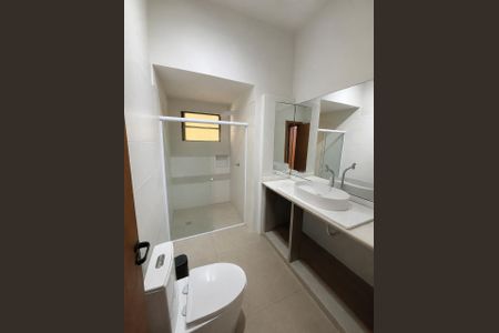 Casa para alugar com 1000m², 5 quartos e 2 vagas Casa para alugar com 1000m², 5 quartos e 2 vagasBanheiro