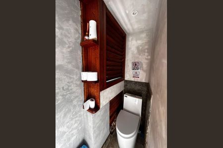 Casa para alugar com 1000m², 5 quartos e 2 vagas Casa para alugar com 1000m², 5 quartos e 2 vagasBanheiro