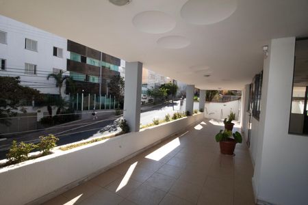 Hall de entrada de apartamento para alugar com 2 quartos, 80m² em Nova Suíça, Belo Horizonte