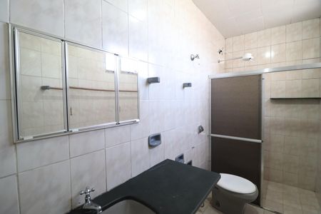 Banheiro de kitnet/studio para alugar com 1 quarto, 40m² em Pacaembu, Uberlândia