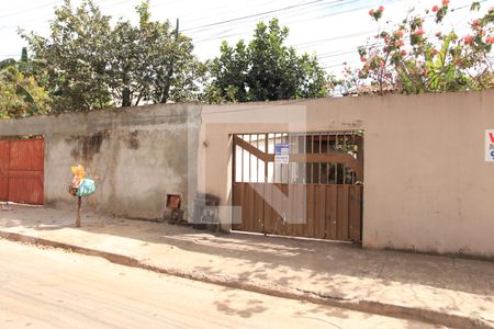 Fachada de casa à venda com 3 quartos, 490m² em Jardim Santo Antonio, Goiânia