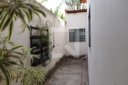 Quintal de casa à venda com 3 quartos, 490m² em Jardim Santo Antonio, Goiânia