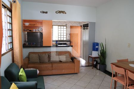 Sala de casa à venda com 3 quartos, 490m² em Jardim Santo Antonio, Goiânia