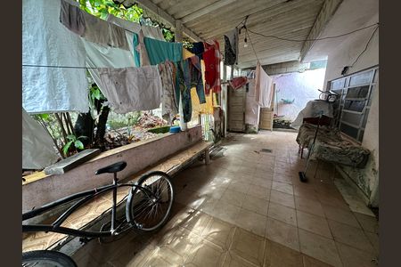Casa para alugar com 300m², 4 quartos e 2 vagas Casa para alugar com 300m², 4 quartos e 2 vagasVaranda
