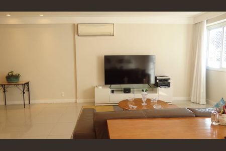 Apartamento à venda com 260m², 5 quartos e 3 vagas Apartamento à venda com 260m², 5 quartos e 3 vagasSala