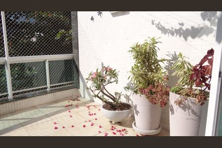 Apartamento à venda com 260m², 5 quartos e 3 vagas Apartamento à venda com 260m², 5 quartos e 3 vagasVaranda