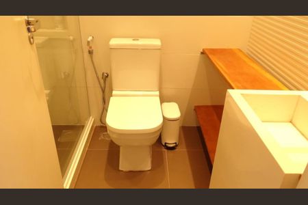 Apartamento à venda com 260m², 5 quartos e 3 vagas Apartamento à venda com 260m², 5 quartos e 3 vagasBanheiro