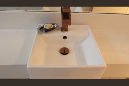 Apartamento à venda com 260m², 5 quartos e 3 vagas Apartamento à venda com 260m², 5 quartos e 3 vagasBanheiro quarto 4