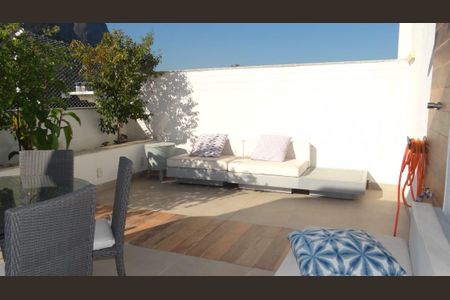 Apartamento à venda com 260m², 5 quartos e 3 vagas Apartamento à venda com 260m², 5 quartos e 3 vagasÁrea externa