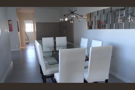 Apartamento à venda com 260m², 5 quartos e 3 vagas Apartamento à venda com 260m², 5 quartos e 3 vagasSala de jantar