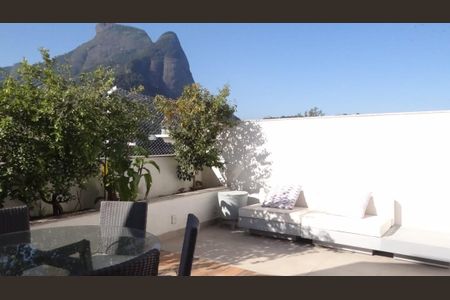 Apartamento à venda com 260m², 5 quartos e 3 vagas Apartamento à venda com 260m², 5 quartos e 3 vagasÁrea externa