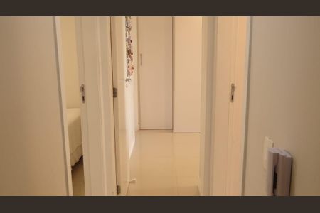Apartamento à venda com 260m², 5 quartos e 3 vagas Apartamento à venda com 260m², 5 quartos e 3 vagasCorredor