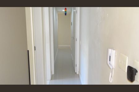 Apartamento à venda com 260m², 5 quartos e 3 vagas Apartamento à venda com 260m², 5 quartos e 3 vagasCorredor