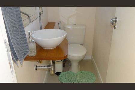 Apartamento à venda com 260m², 5 quartos e 3 vagas Apartamento à venda com 260m², 5 quartos e 3 vagasLavabo