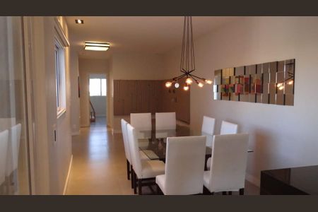Apartamento à venda com 260m², 5 quartos e 3 vagas Apartamento à venda com 260m², 5 quartos e 3 vagasSala de jantar