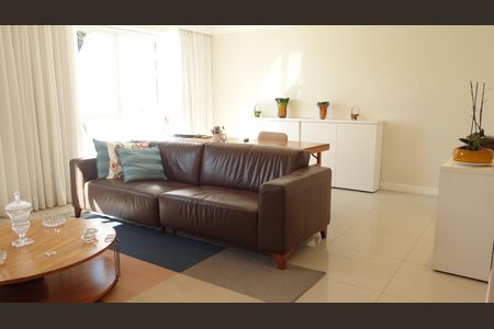 Apartamento à venda com 260m², 5 quartos e 3 vagasSala. 